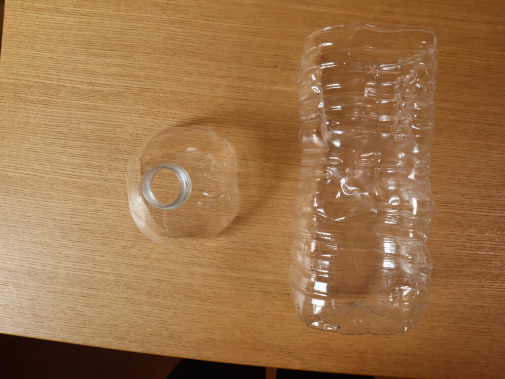 Photograph of the first part of the PET bottle to be cut for PET bottle fishing.